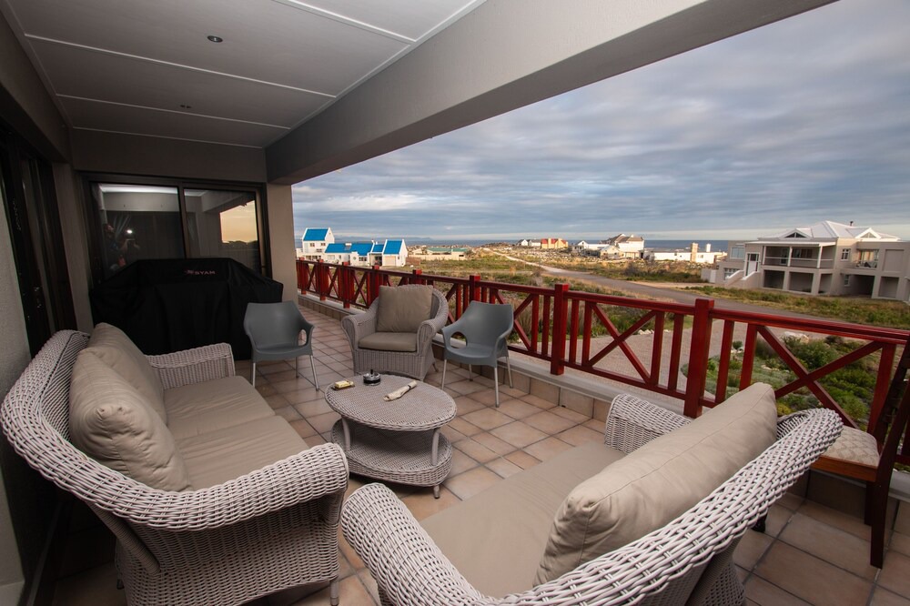 Betty's Bay House | Van Den Berg's Guesthouse