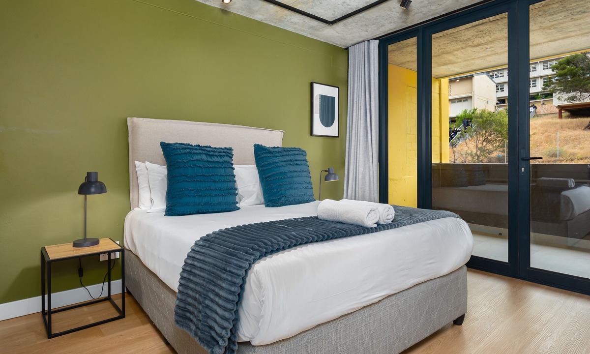 Schotsche Kloof Apartment | Modern 3-Bedroom in the Heart of Bo-Kaap - Netflix