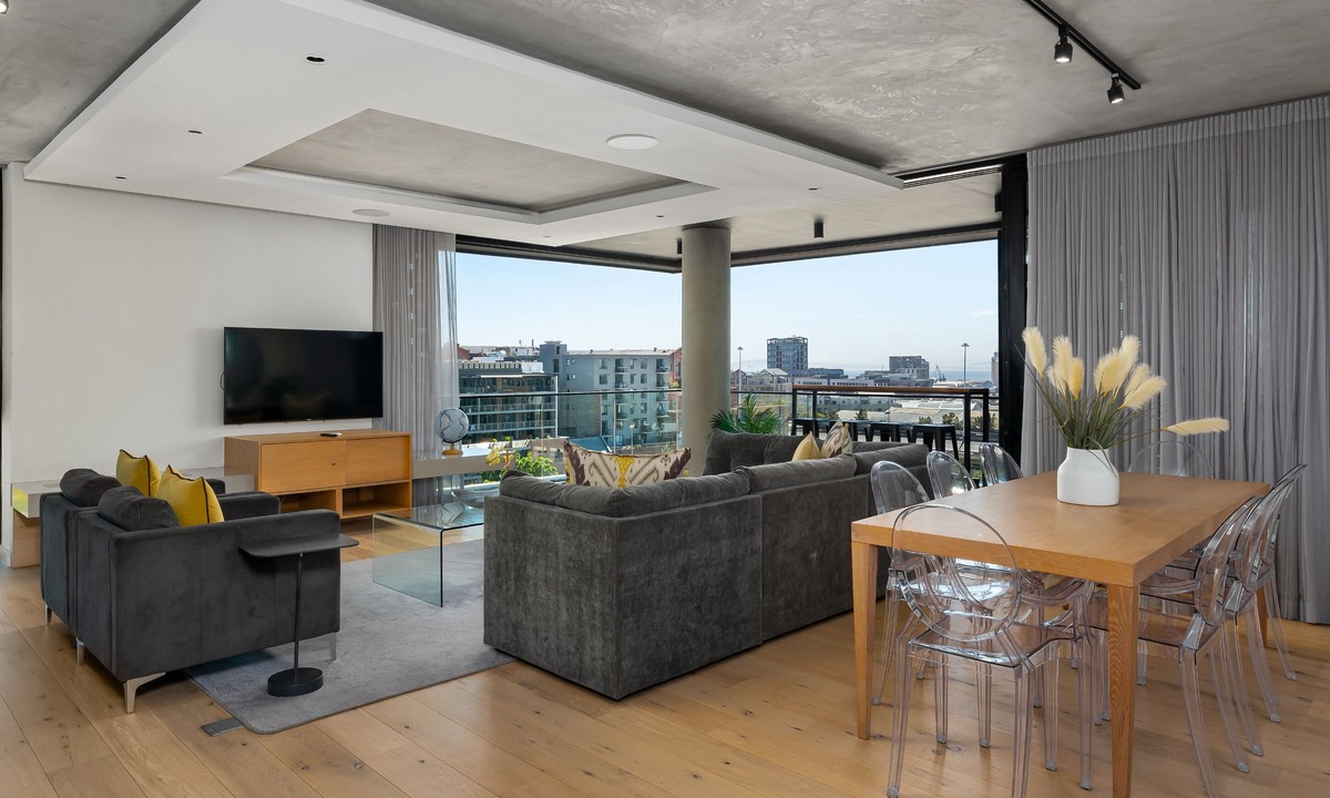 Cape Town City Centre Apartment | Luxe Penthouse - Private Entertainment Area