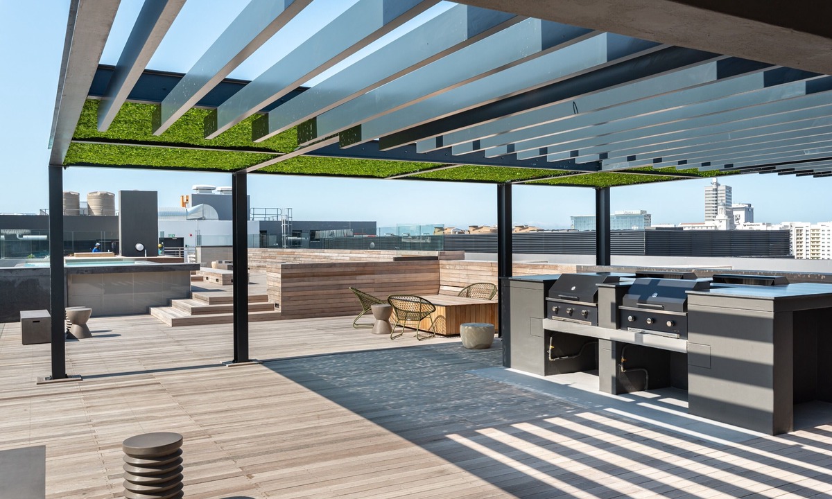 Cape Town City Centre Apartment | Luxury in De Waterkant: Panoramic Mountain Views