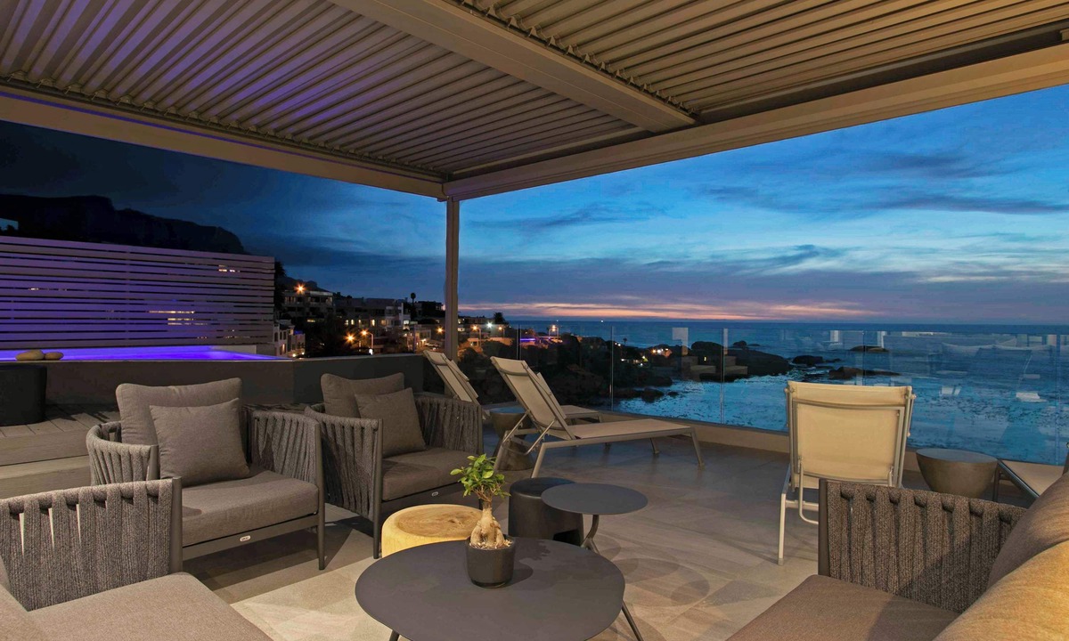 Camps Bay Apartment | 3 min to Beach, Camps Bay -Barley Beach Luxury Penthouse