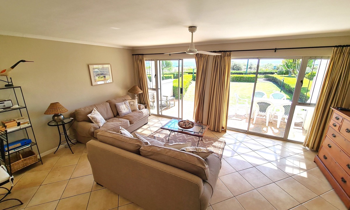 Strand Villa | Beach front house in private estate overlooking the sea and mountains