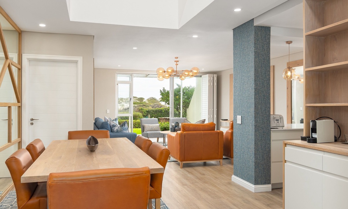 Bloubergstrand Apartment | Stylish 3 Bedroom Apartment on Dolphin Beach