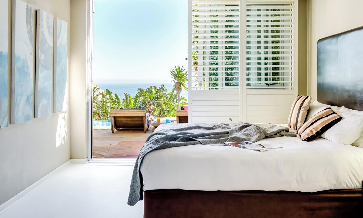 Camps Bay Apartment | Secure Holiday Apartment w Private Pool Calico