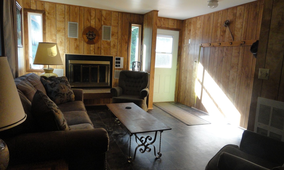 Hoodsport House | The Family Lake Place- 3 Bdrm- Year Round Hiking, Boating, Fishing