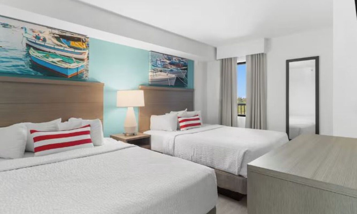 Myrtle Beach Hotel | Modern Condo Stay | Onsite Pools | Free Parking | Near Market Common - 4 miles