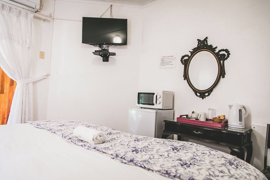 Komani Bed & Breakfast | We are a modern,upmarket,spacious,AA Recommended. 3 star accommodation.