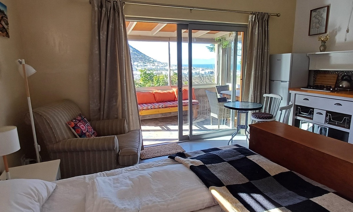 Glencairn Condo | Beautifully appointed apartment with sea views south of Cape Town in Glencairn