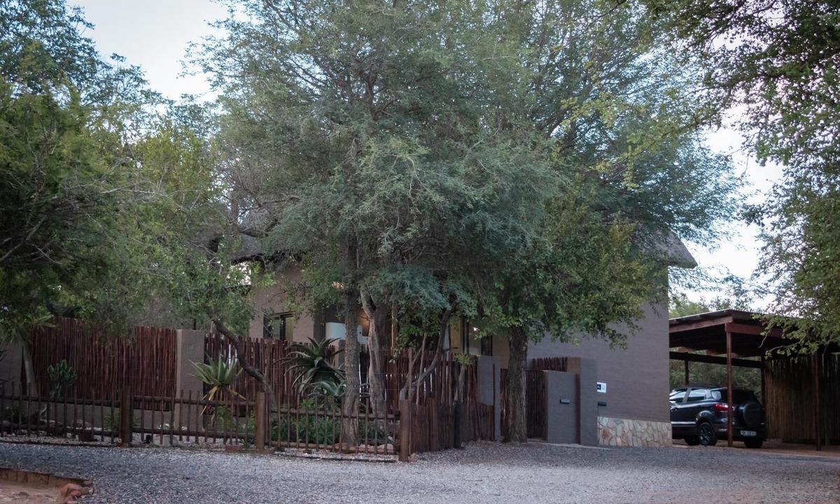 Hoedspruit House | Nkanyi Wildlife House and Cottage