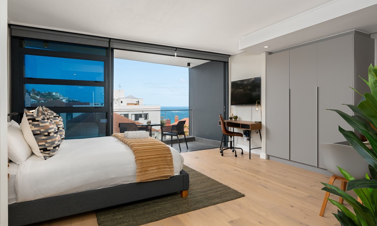 Sea Point Promenade Apartment | Ocean and Mountain Views From Bantry Bay Apartment
