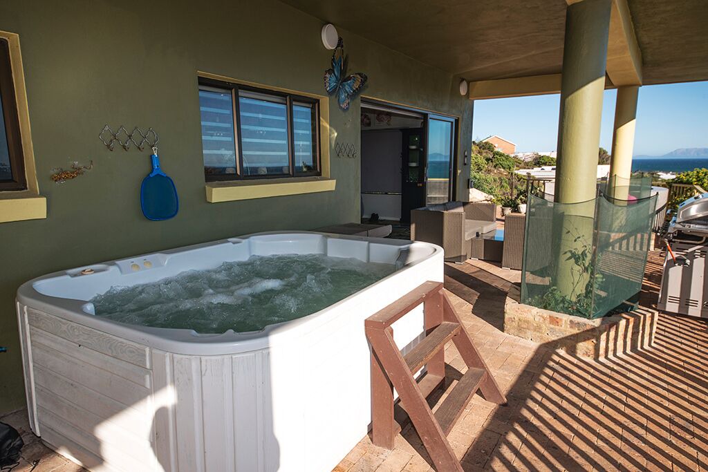 Pringle Bay Cabin | Dreamview Family Suite @ The Butterfly Villa : Spectacular views in Pringle Bay