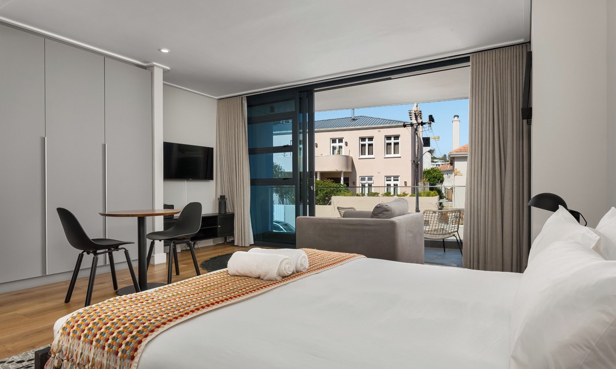 Sea Point Promenade Apartment | Bantry Bay Studio l Ocean and Mountain Views