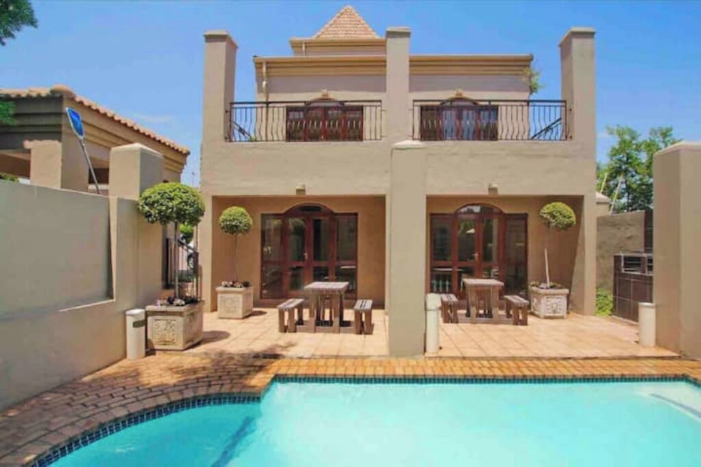 Lone Hill Apartment | Tuscan style loft, 2 patios, WiFi, Netflix , pool