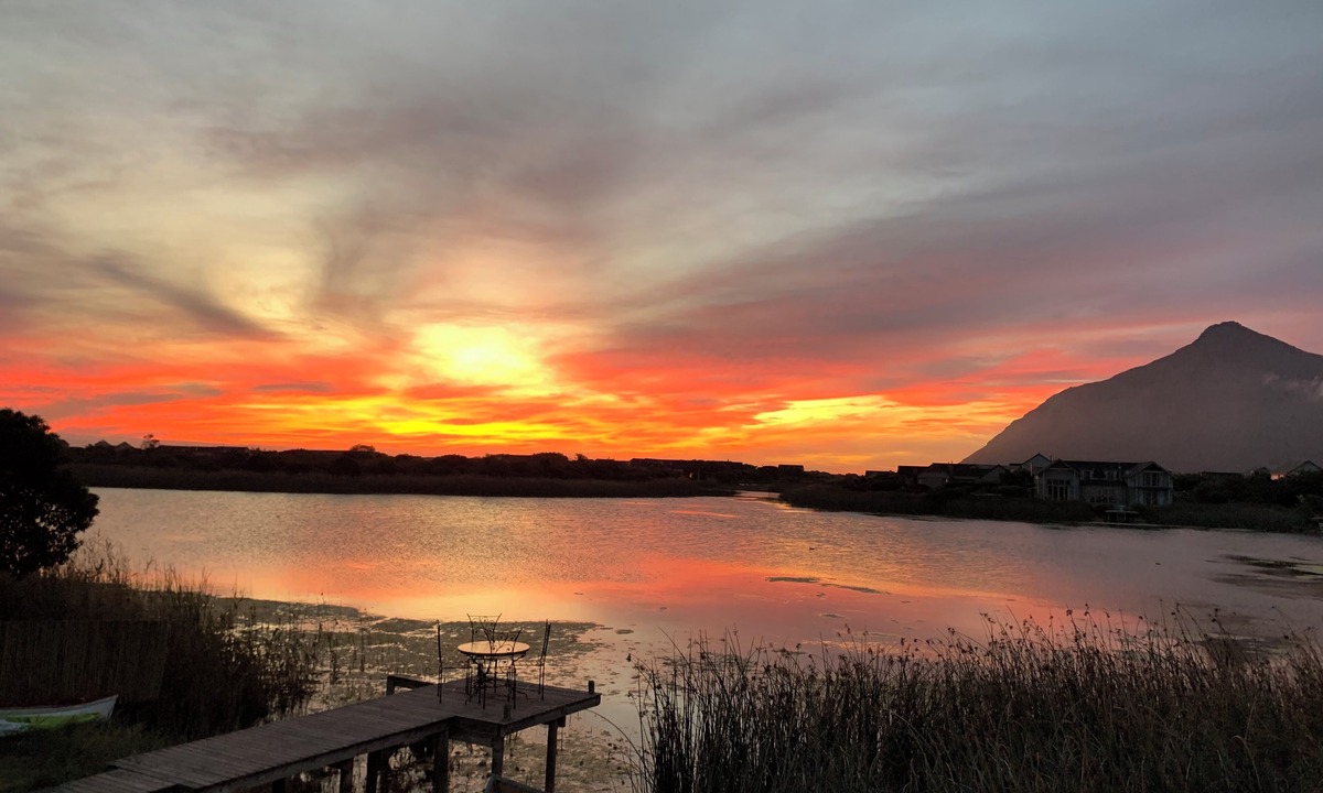 Sunnydale House | Blissful Lake Living, the ultimate break