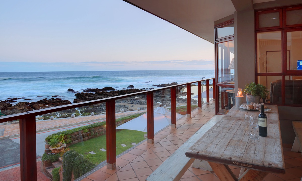 Herolds Bay Apartment | Oppiesee Selfcatering Apartments
