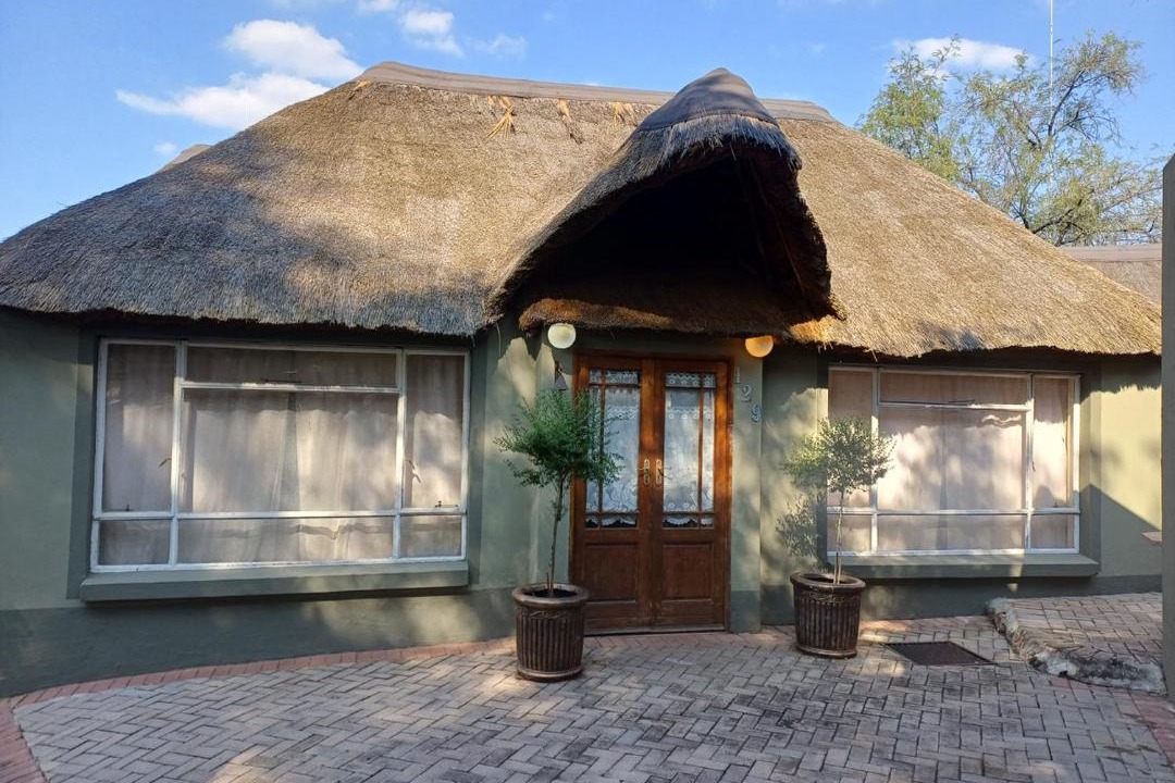 Mookgopong Ski Chalet | Elephant's Den Khaya Izindluvo