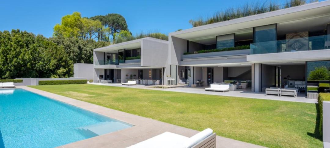 Newlands Villa | Modern villa with sunny terrace and pool