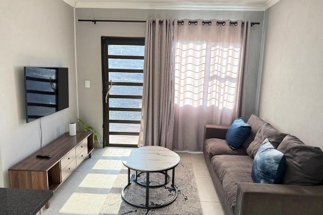 The Reeds Apartment | Cozy 2 Bedroom Cottage in The Reeds, Centurion