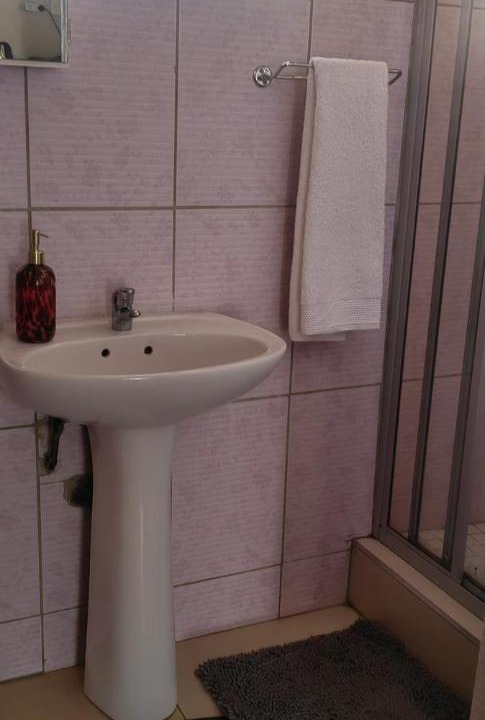 Greater Johannesburg Metropolitan Area House | Choosers Palace Hotel Pool Upstairs