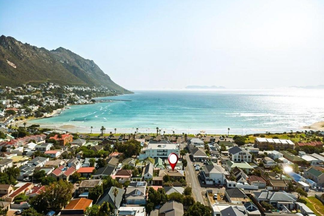 Gordons Bay Central House | Beachside Gordons Bay stay near Bikini Beach