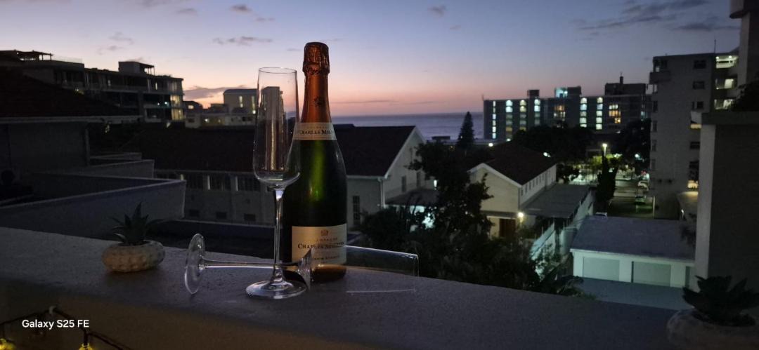 Three Anchor Bay Apartment | The Green Point Oasis, close to everything