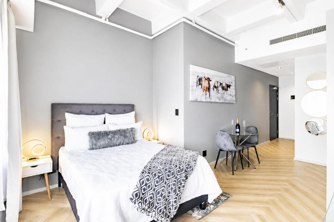 Cape Town City Centre Apartment | One Thibault Hotel - Business Studio