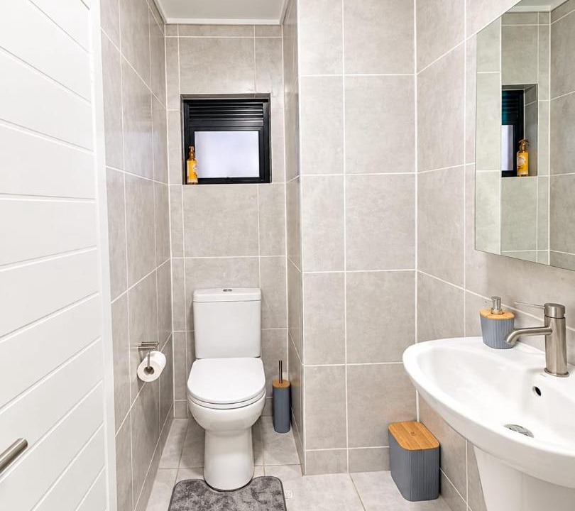 Boksburg Apartment | Hlubi at Lifestyle Estate with restaurant and work-station
