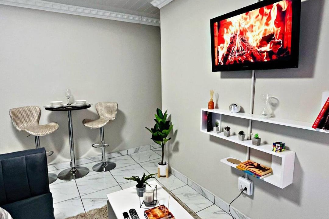 Riebeeckstad Apartment | Elite Luxury Garden Escape, Executive Cottage in Welkom with Wi-Fi & Parking