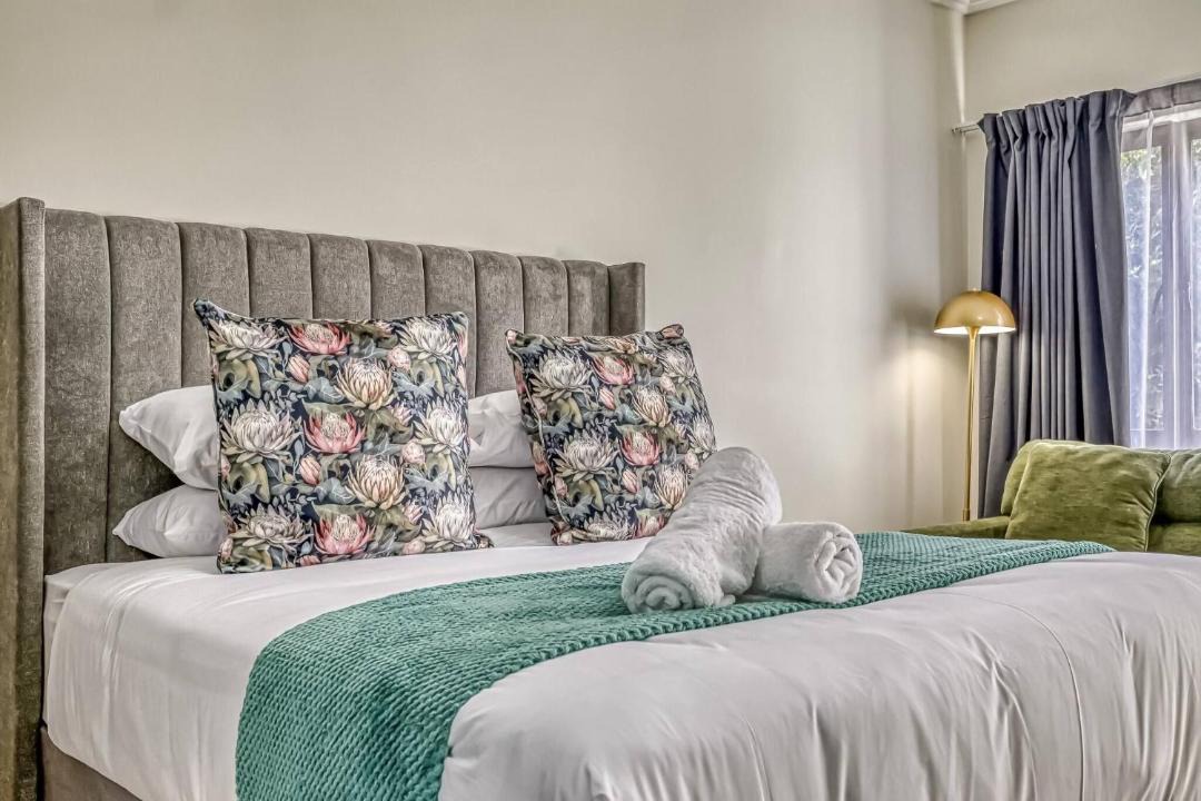 Greater Johannesburg Metropolitan Area Apartment | Cozy Studio Apartment in Paulshof, Sandton - Perfect for Extended Stays