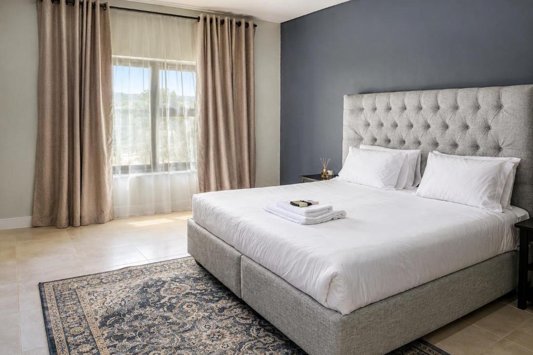 Glen Cowie House | La Aura Lifestyle Lodge