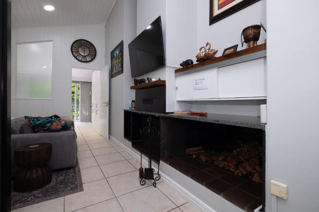 Bishopscourt Apartment | Secret garden hideaway