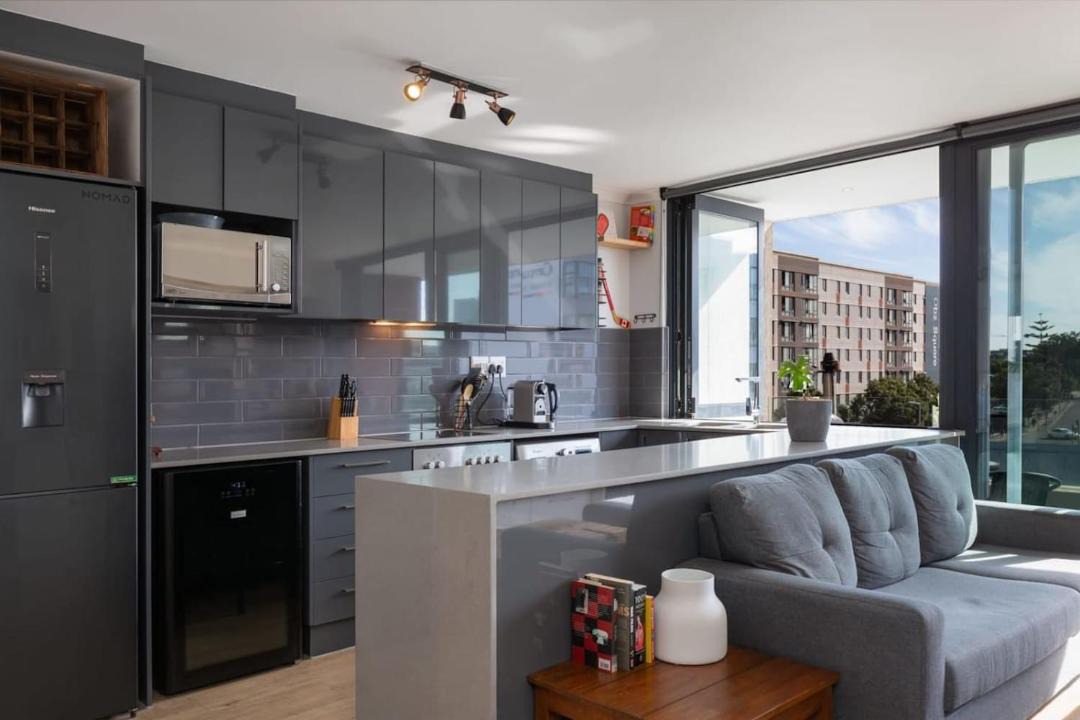 Observatory Apartment | Trendy Bachelor Pad Free Parking Rooftop Pool