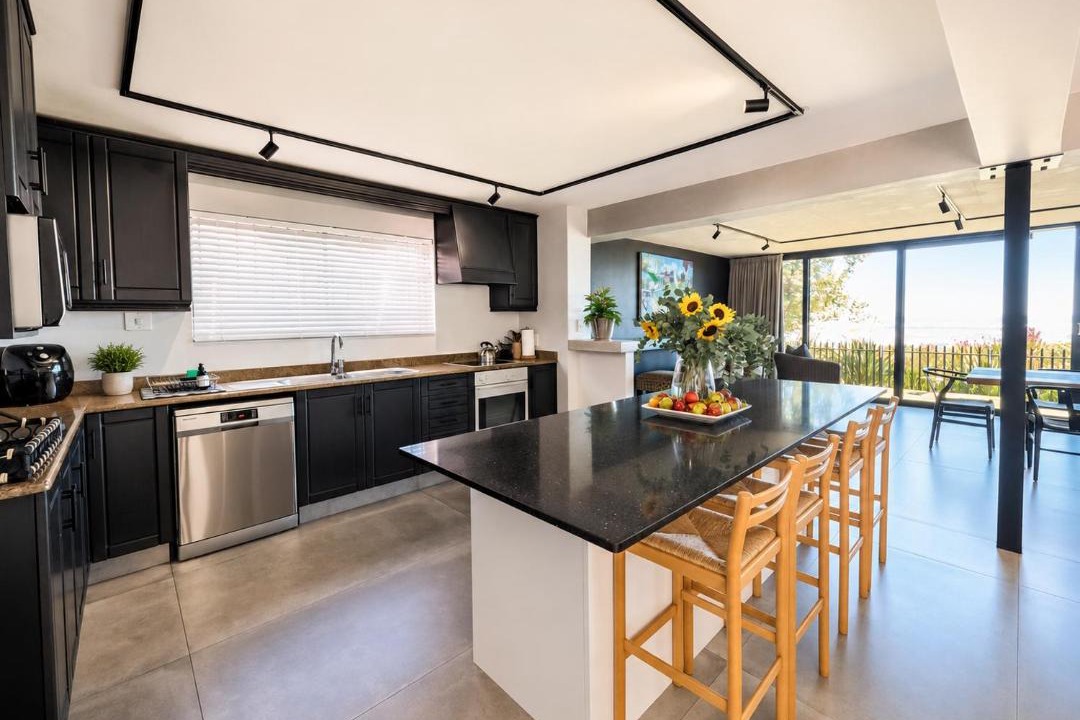 Sandbaai House | iMoyo Ocean Villa and Studio, Hermanus