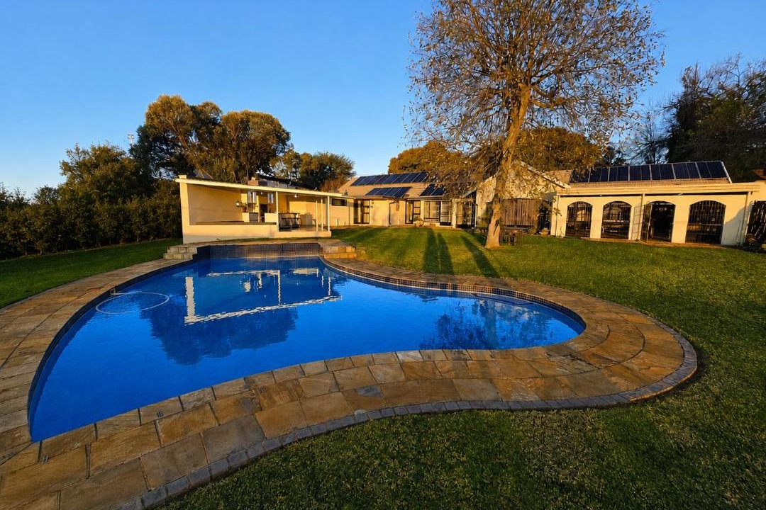 Fairland Villa | Solar pwrd house with pool and entertainment area