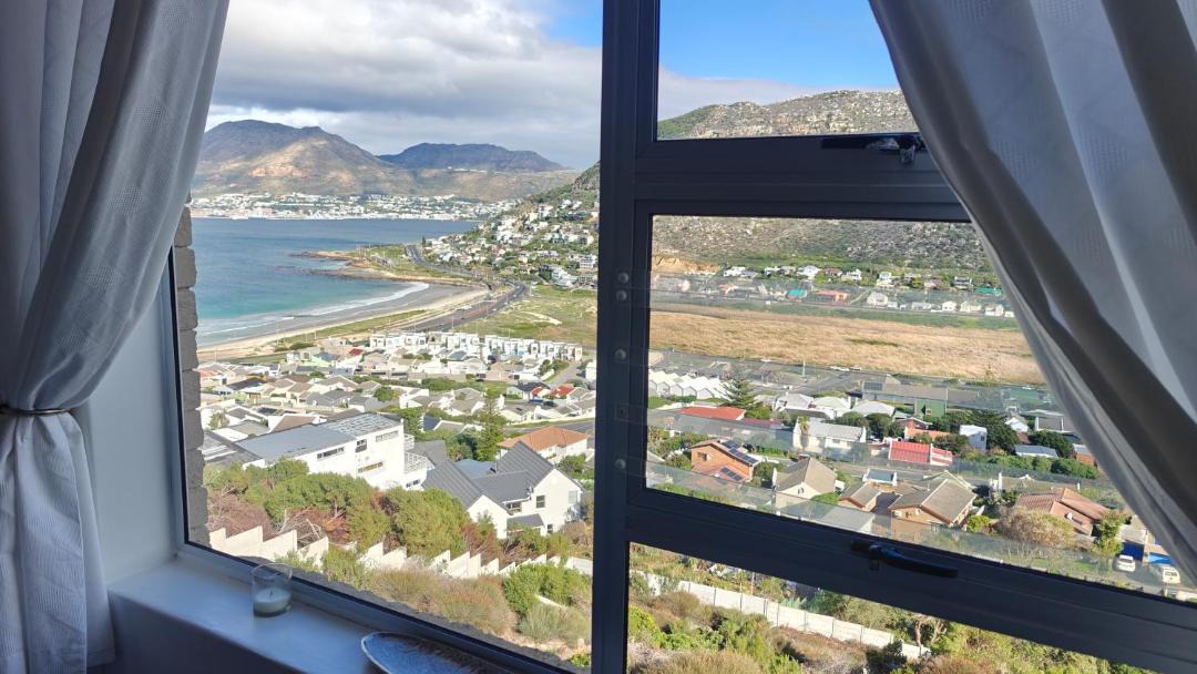 Fish Hoek Apartment | Executive Sea View Apartment