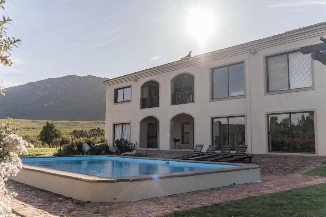 Bot River Villa | Luxury 5-Bedroom Villa with Private Pool Tennis Court