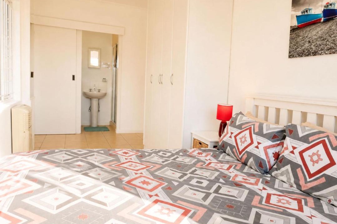 Mountainside House | 'The Bolussi Beachhouse', sleeps 12 in 6 en-suite bedrooms with Indoor Pool