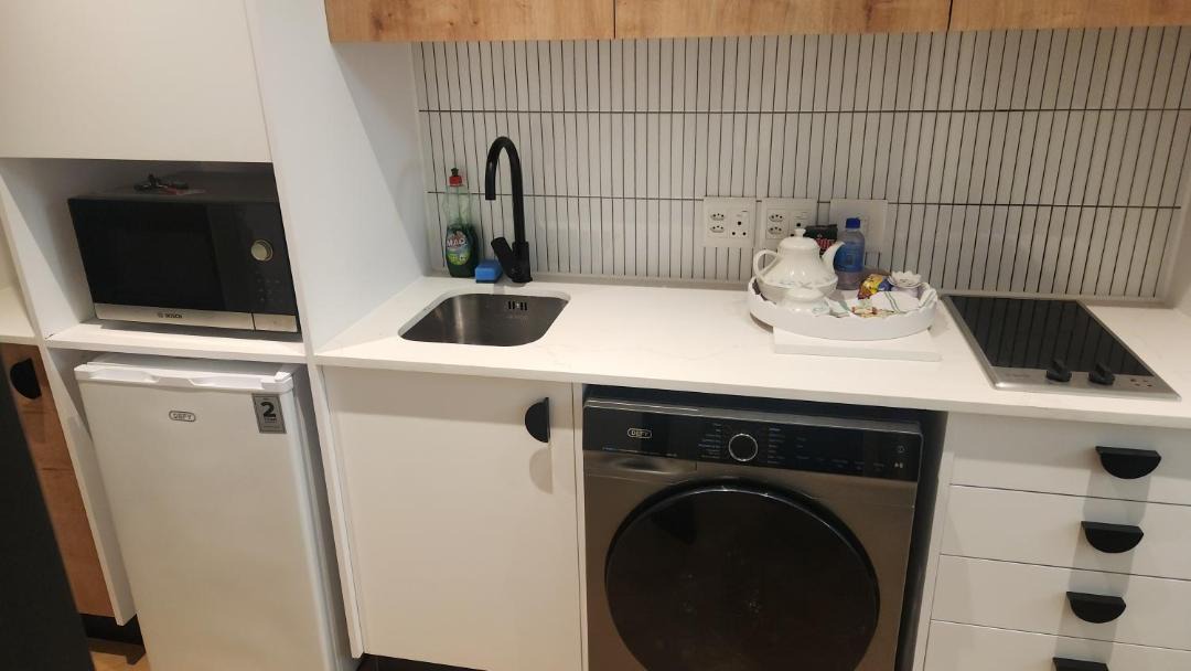 Century City Apartment | El Roi on NINE PALMS