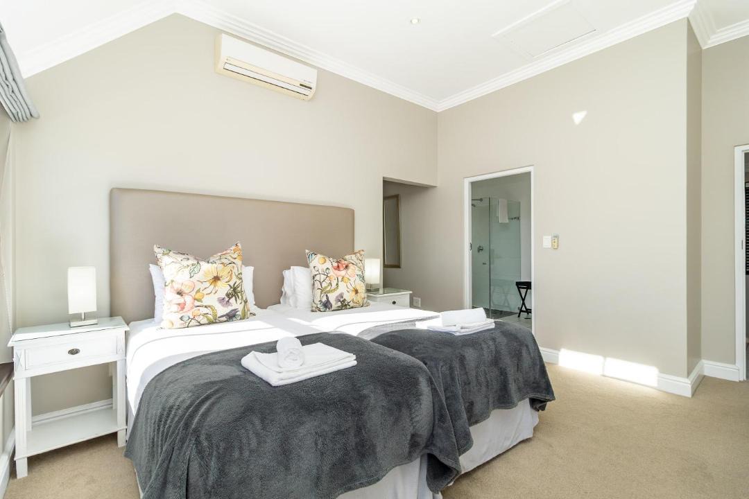 Stellenbosch Cabin | Winelands Golf Lodges 26