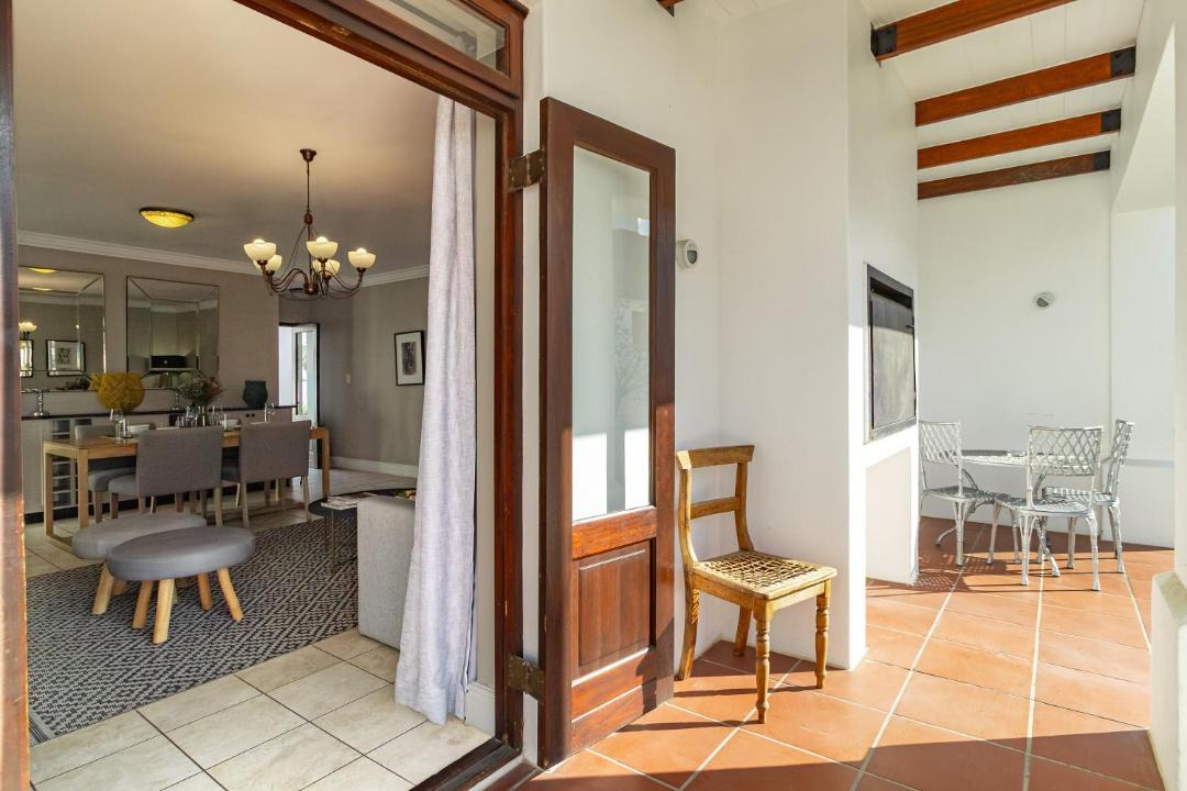 Stellenbosch Cabin | Winelands Golf Lodges 12