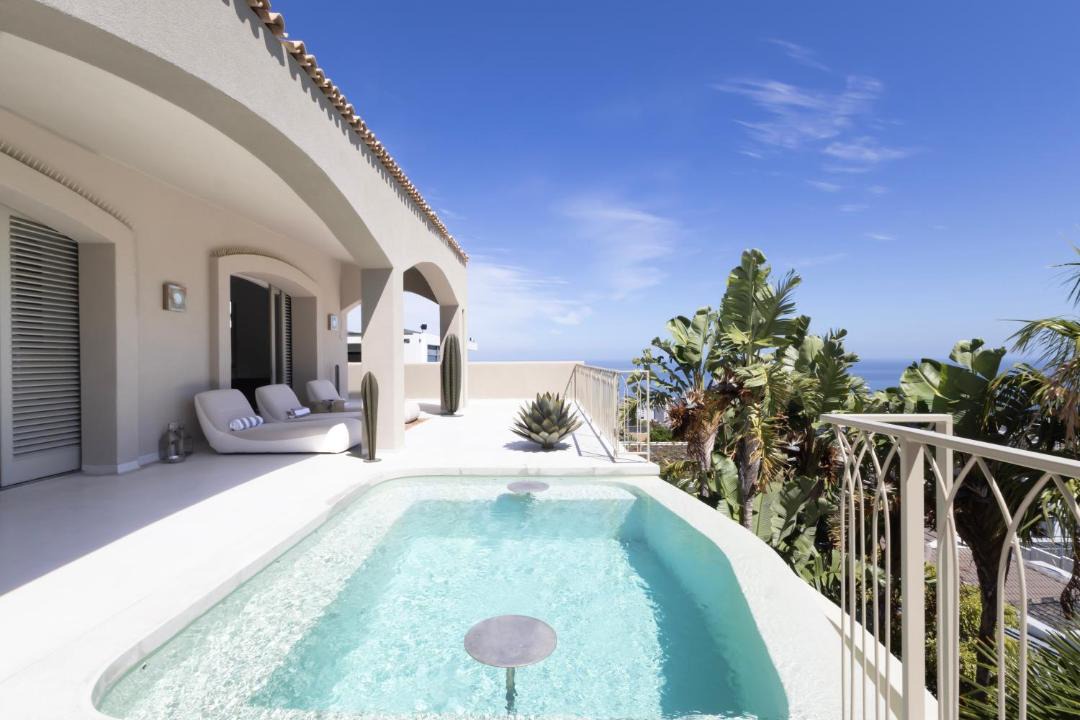 Fresnaye Villa | Luxury 8-Suite Villa with Heated Pools, Ocean & Mountain Views