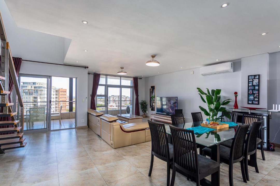 Century City Apartment | Knightsbridge Luxury Suite in Century City by CTHA