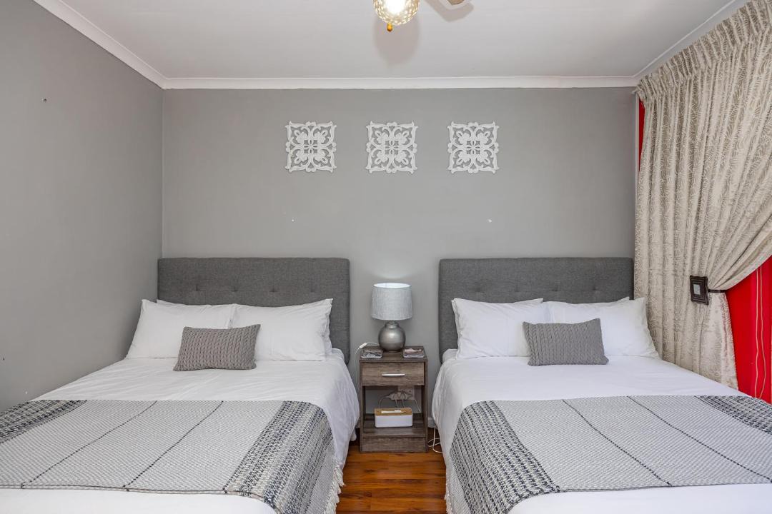 Goodwood House | Private Pool & BBQ Home for 12 Guests in Goodwood