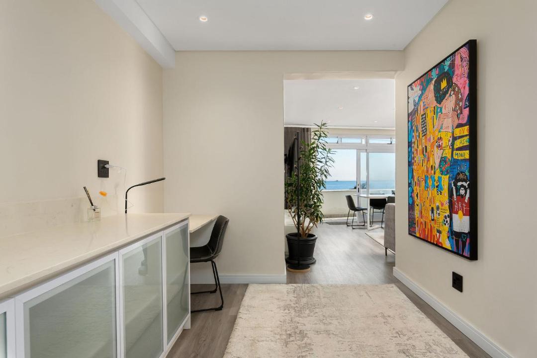 Three Anchor Bay Apartment | Beachfront 3 Bed Luxury Family Escape - Sea Point