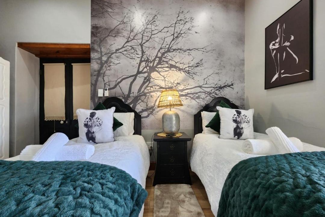 Malmesbury Apartment | Le Graan Guestroom