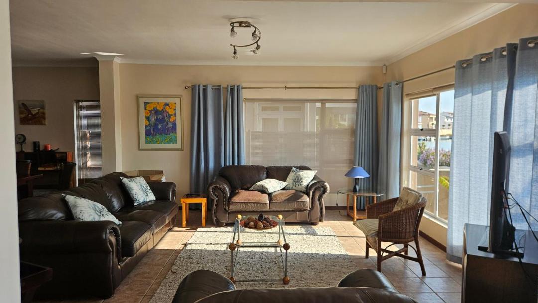Port Owen Villa | Port Owen Riverfront Retreat