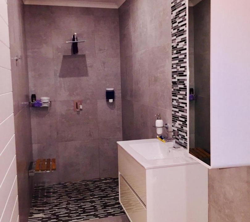 West Beach House | West Beach Queens and Kings Guest House