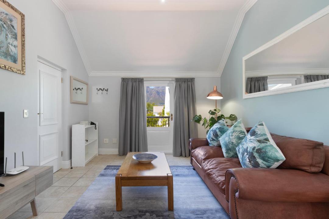 Stellenbosch Cabin | Winelands Golf Lodges 40