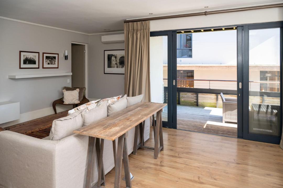 Knysna Central Apartment | 2 BR Apartment 113 The Gallery at the Rex Hotel