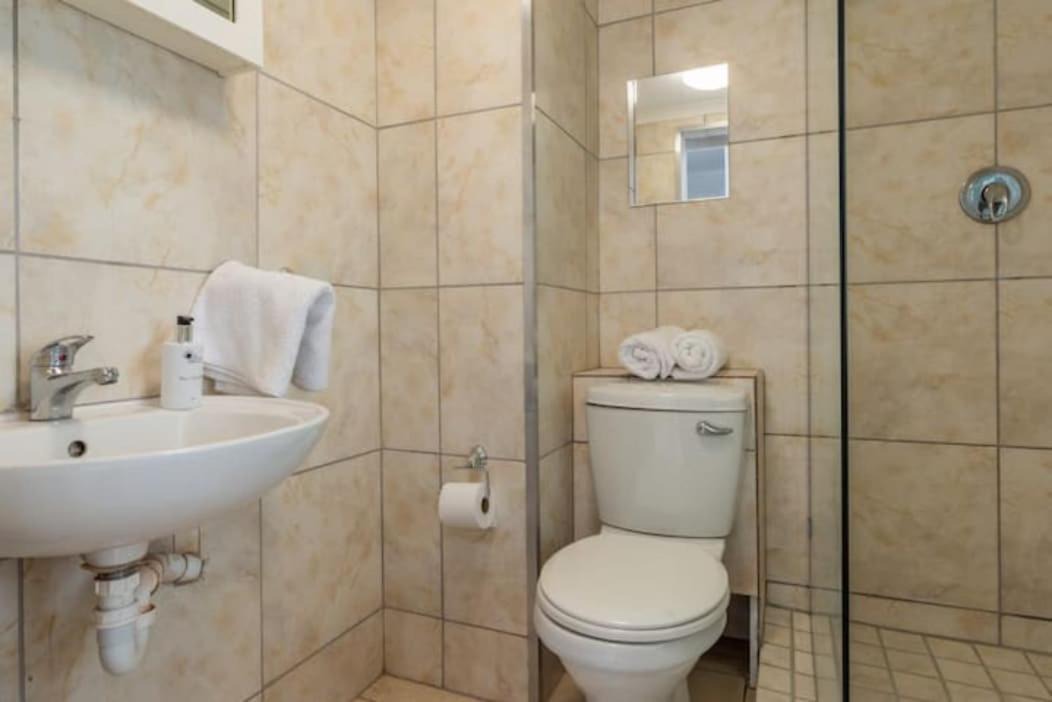 Three Anchor Bay Apartment | Ocean Views - Sea Point Studio w NetflixFast WIFI